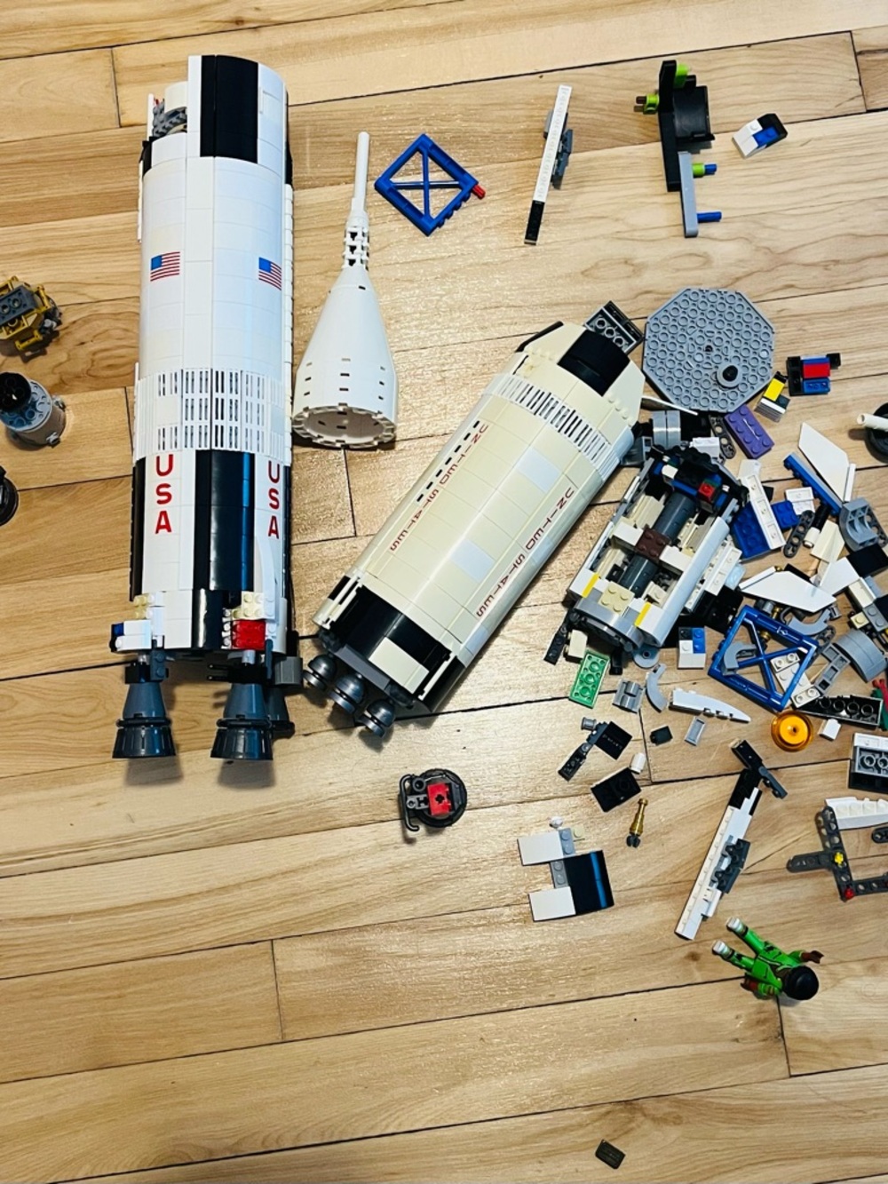 LEGO Ideas NASA Apollo Saturn V 21309 (1969 Pieces) – 97% Complete – Rare Set